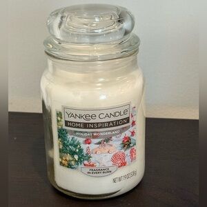 Yankee Candle Home Inspiration “Holiday Wonderland”, in White Jar. 19 oz.